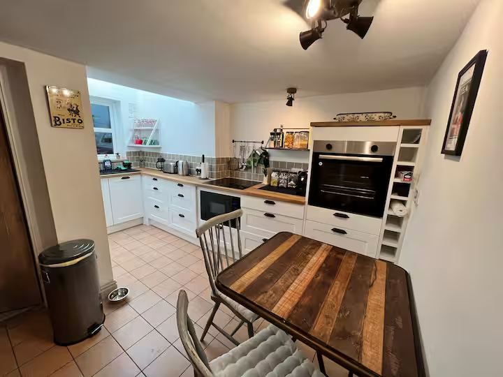 Kitchen with seating